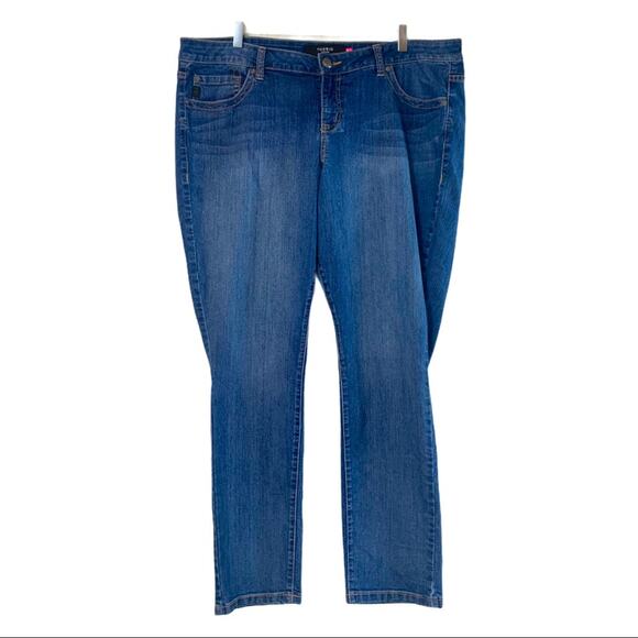 Torrid Women's Jeans Straight Leg Medium Blue Mid Rise Medium Wash Plus Size 22 - Picture 1 of 7